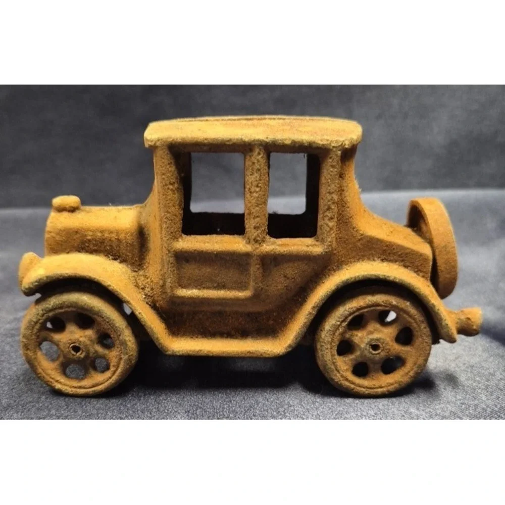 Vintage Cast Iron Toy Car JM 131‎